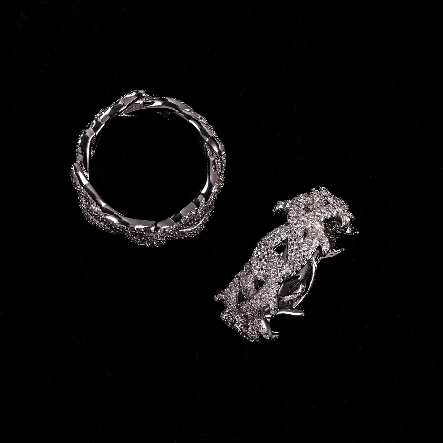 VEILBOUND / VVS MOISSANITE THORN RING
(925 SILVER) GRA CERTIFIED